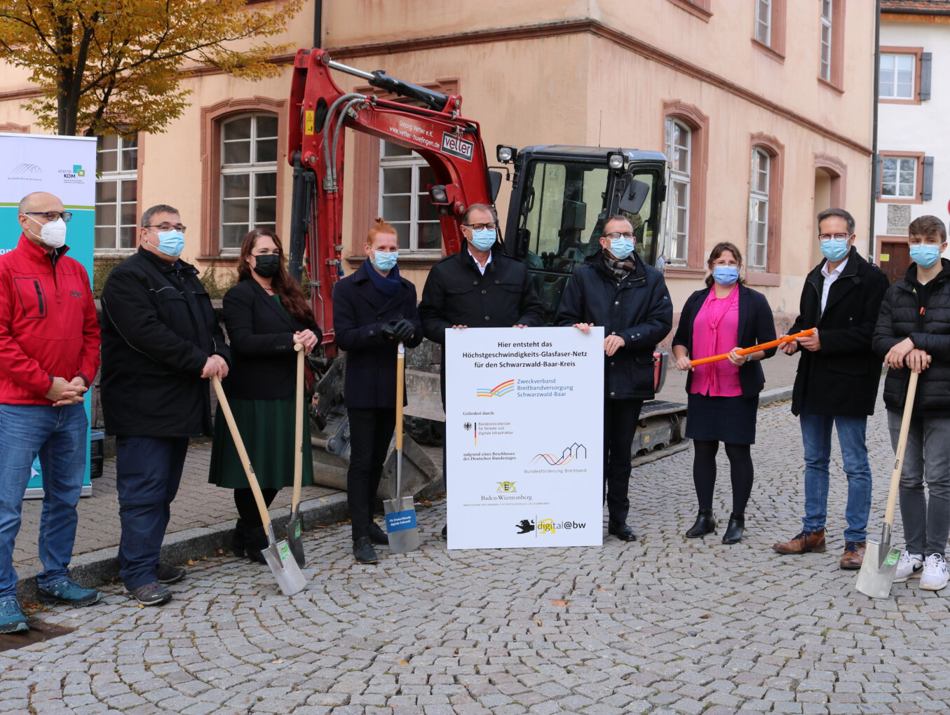 Spatenstich zum Anschluss der Schulen in der Villinger Innenstadt an das kommunale Glasfasernetz