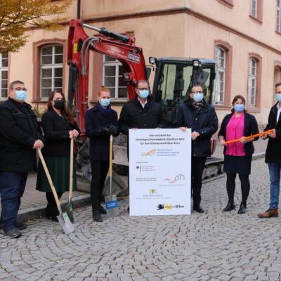 Spatenstich zum Anschluss der Schulen in der Villinger Innenstadt an das kommunale Glasfasernetz