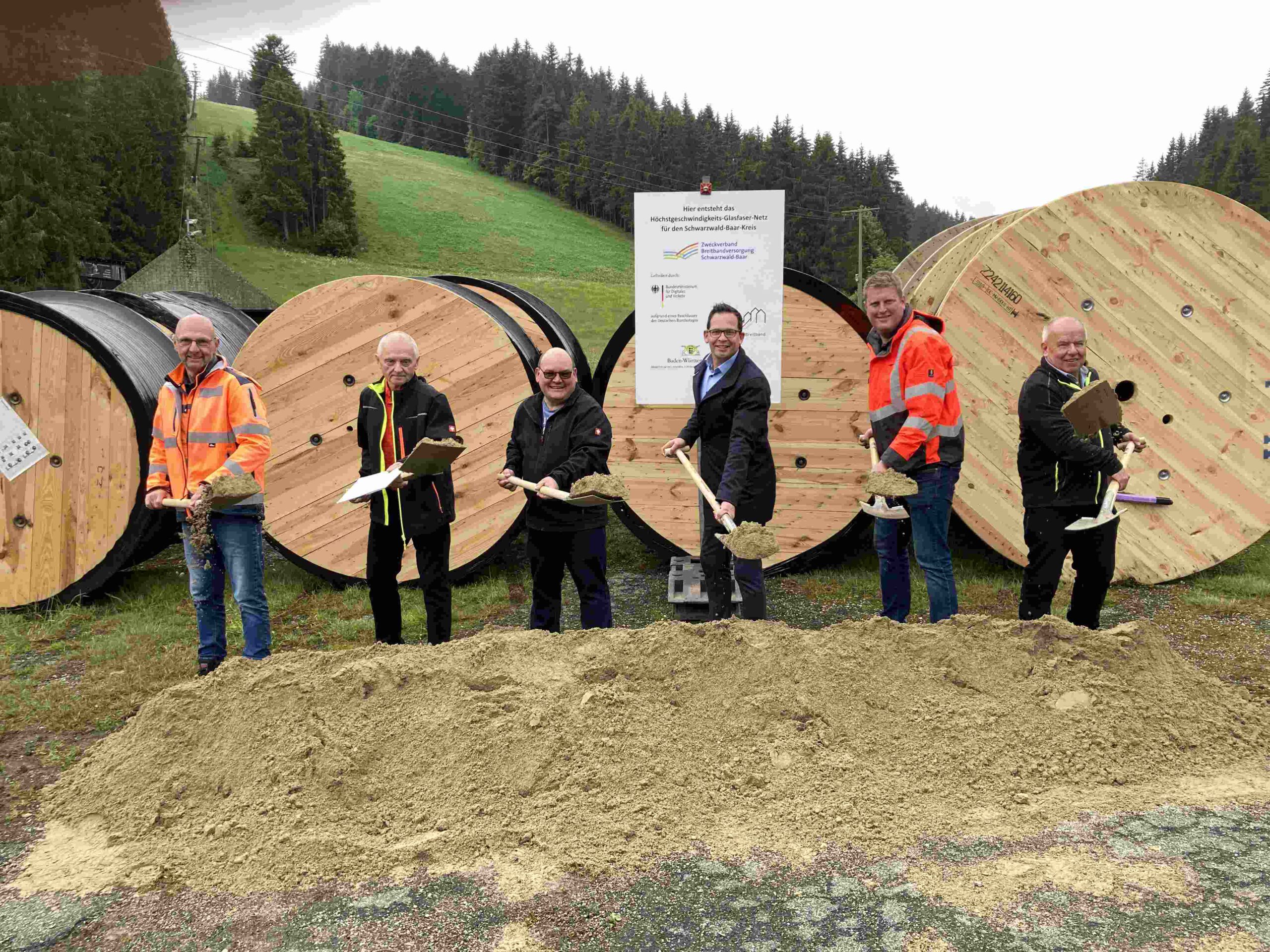 Spatenstich in Urach mit Vertretern der Baufirma, dem Planungsbüro, der Kommune Vöhrenbach und des Zweckverbands