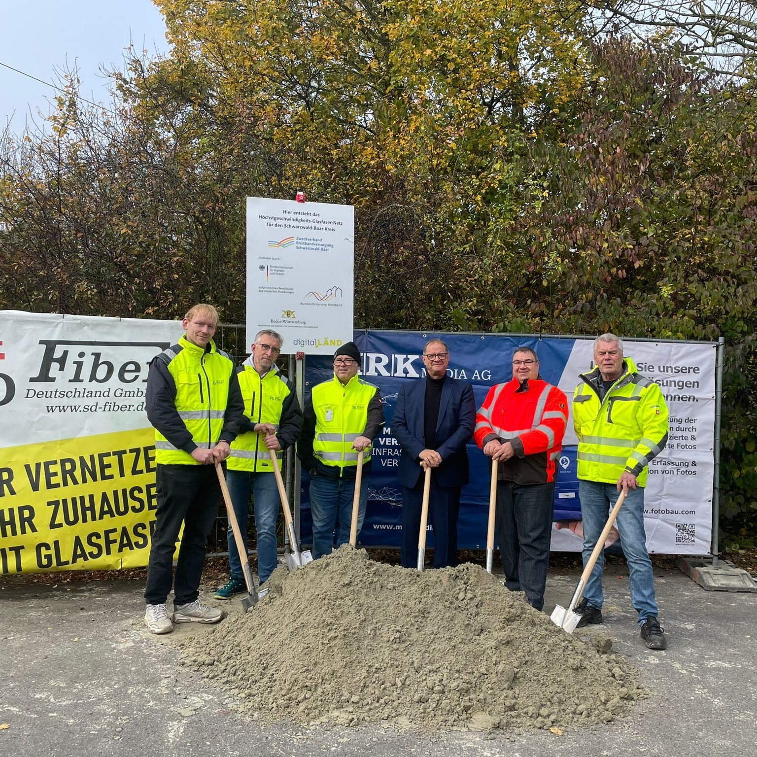 Spatenstichtermin mit Vertretern der Baufirma, dem Planungsbüro, der Stadt Villingen-Schwenningen und dem Zweckverband